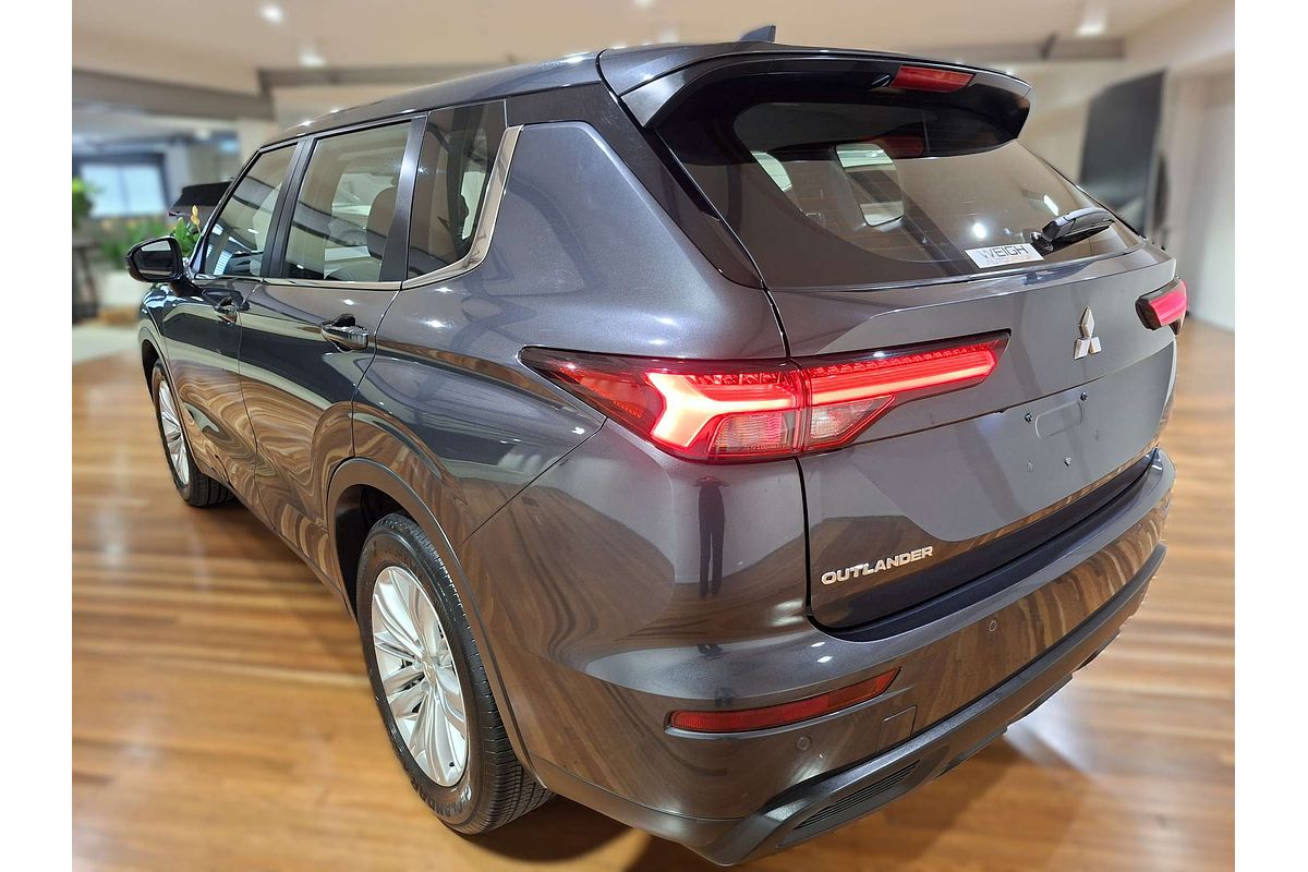 2024 Mitsubishi Outlander ES ZM