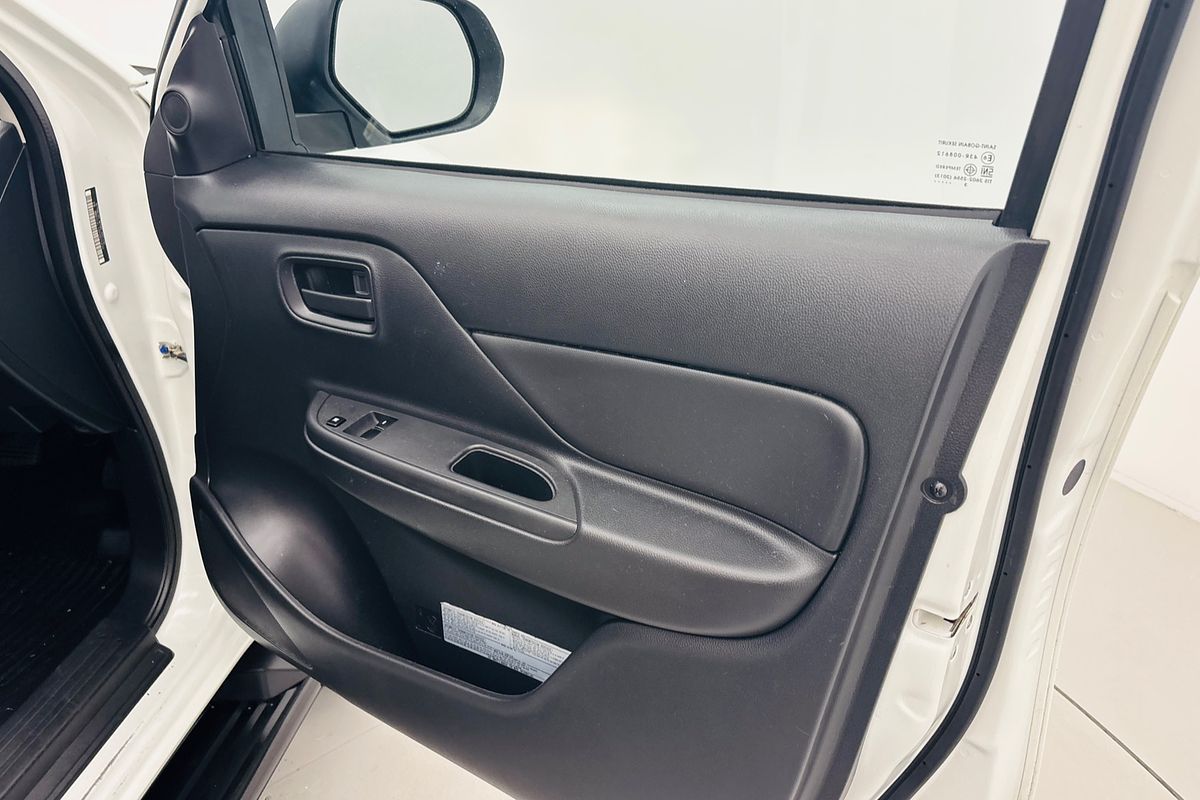 2023 Mitsubishi MR Triton GLX 2.4L D 6A/T 4X4 SC CC