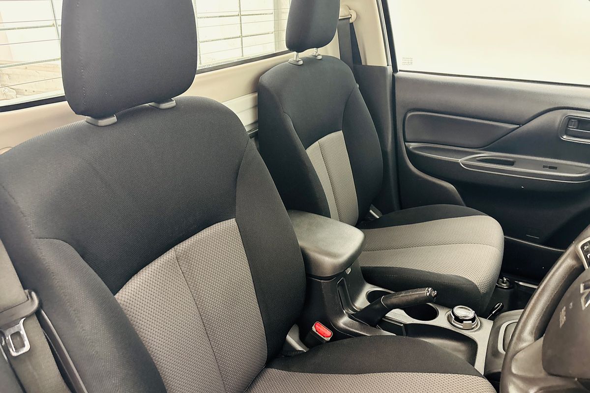 2023 Mitsubishi MR Triton GLX 2.4L D 6A/T 4X4 SC CC