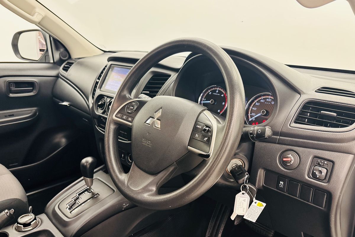 2023 Mitsubishi MR Triton GLX 2.4L D 6A/T 4X4 SC CC