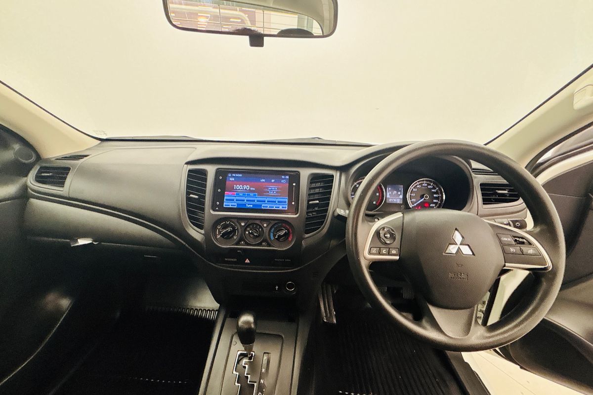 2023 Mitsubishi MR Triton GLX 2.4L D 6A/T 4X4 SC CC