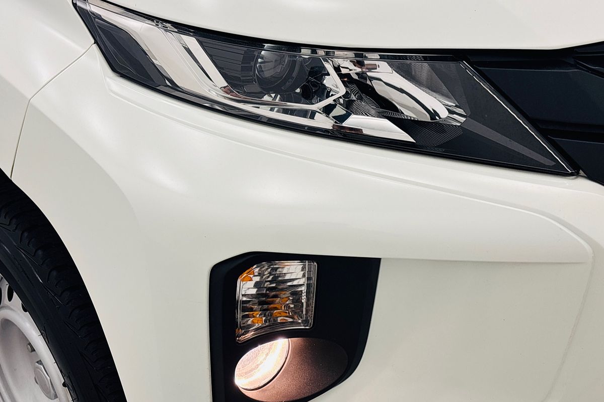 2023 Mitsubishi MR Triton GLX 2.4L D 6A/T 4X4 SC CC