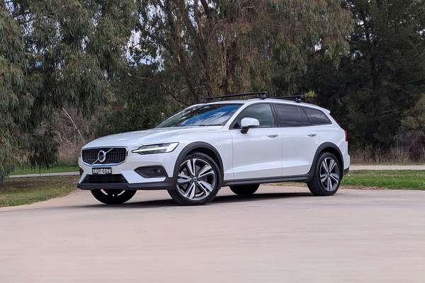2021 Volvo V60 Cross Country B5
