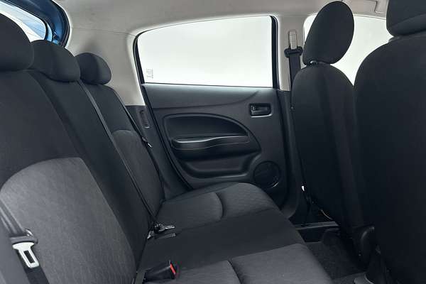 2021 Mitsubishi Mirage ES LB thumb-10