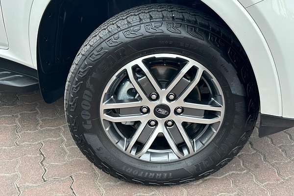 2025 Ford Everest Trend 2.0L thumb-2