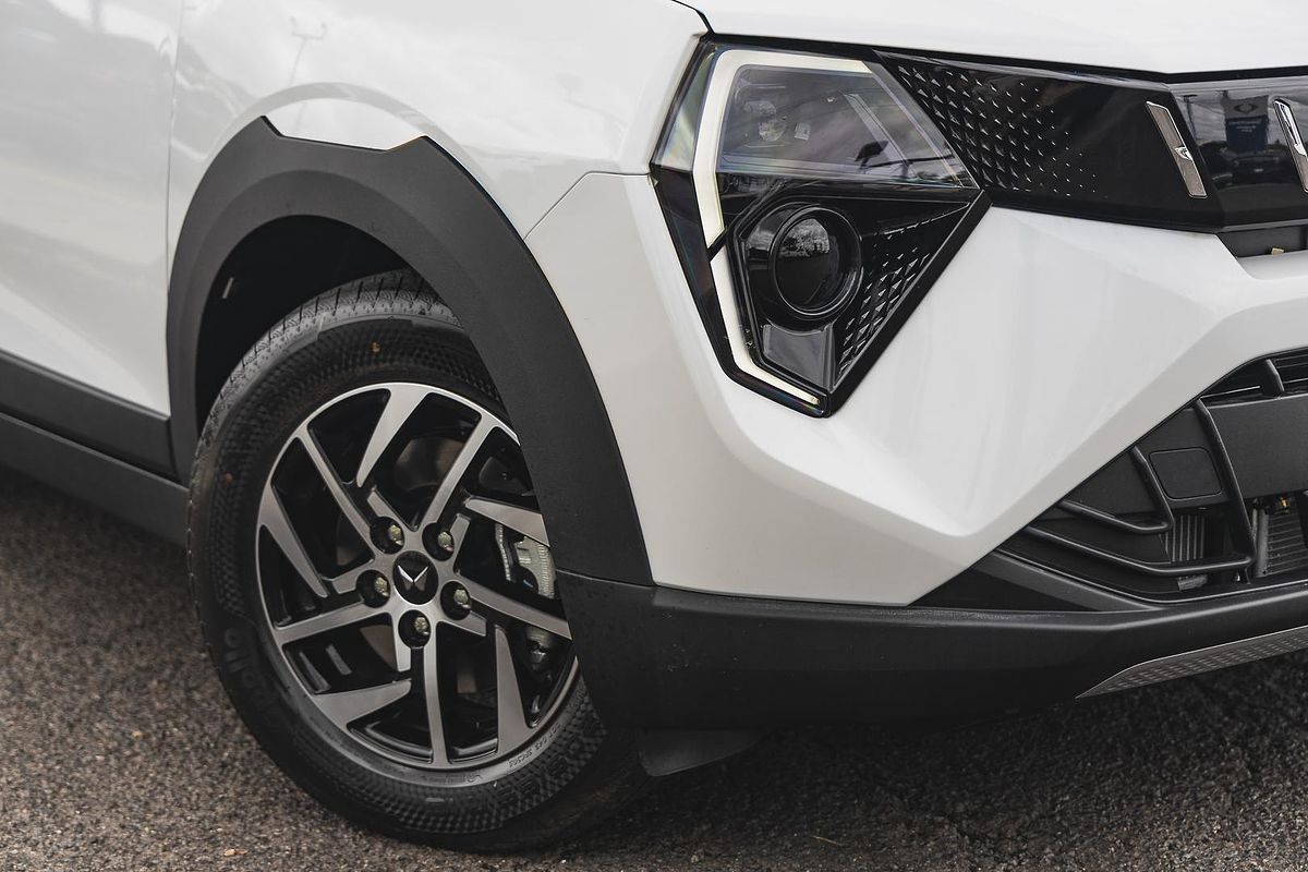 2025 Mahindra XUV3XO AX5L