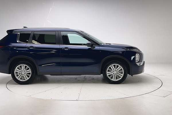 2023 Mitsubishi Outlander LS ZM thumb-8