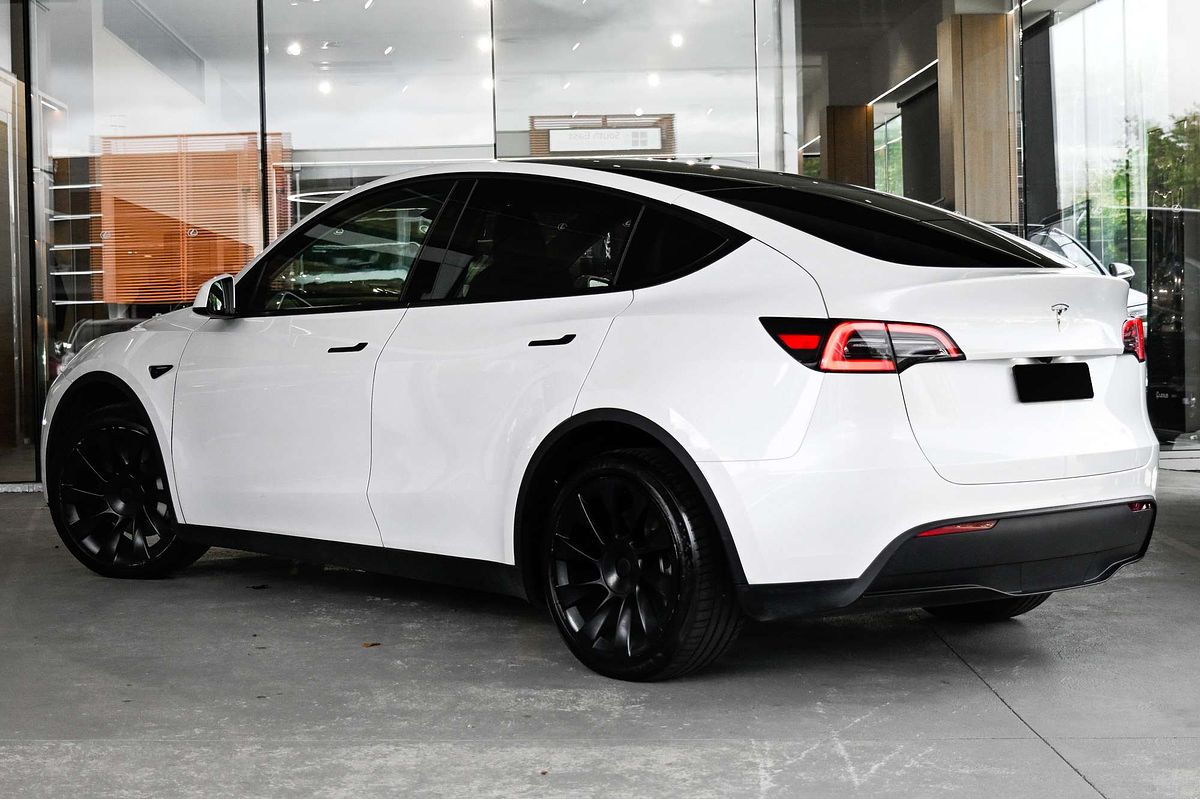 2024 Tesla Model Y REAR-WHEEL DRIVE MY24