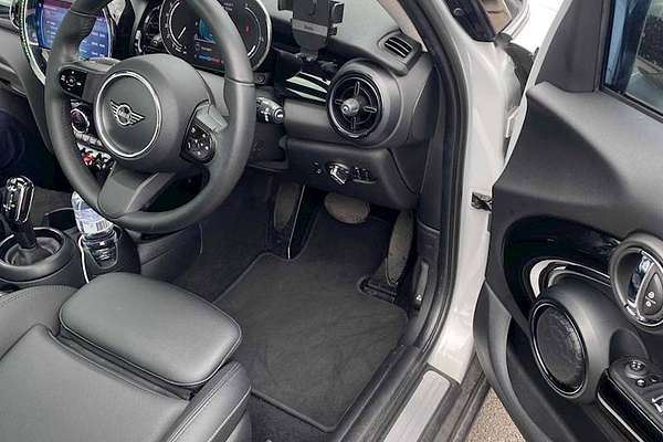 2022 MINI Hatch Cooper Classic F55 LCI-2