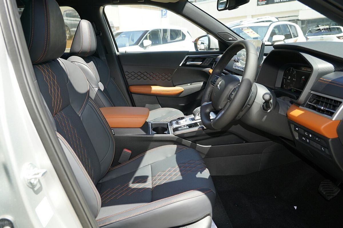 2025 Mitsubishi Outlander PHEV Exceed Tourer ZM