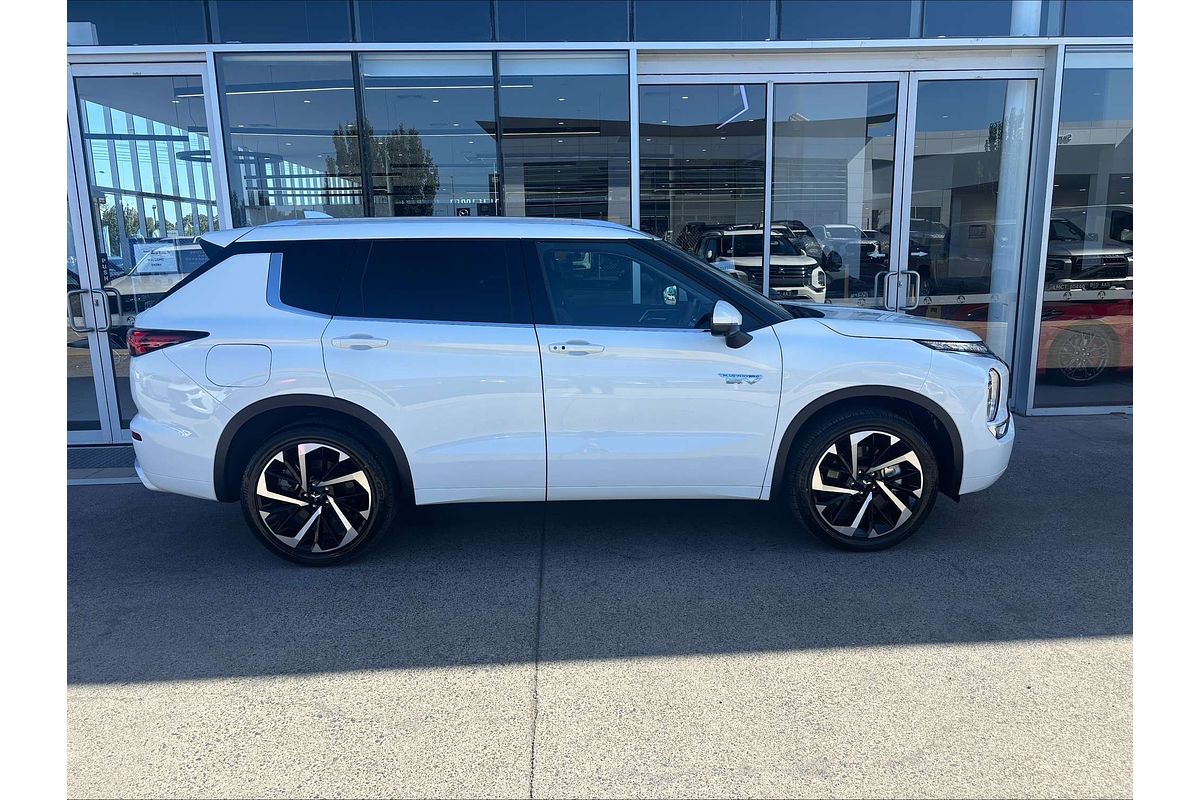 2025 Mitsubishi Outlander PHEV Exceed ZM