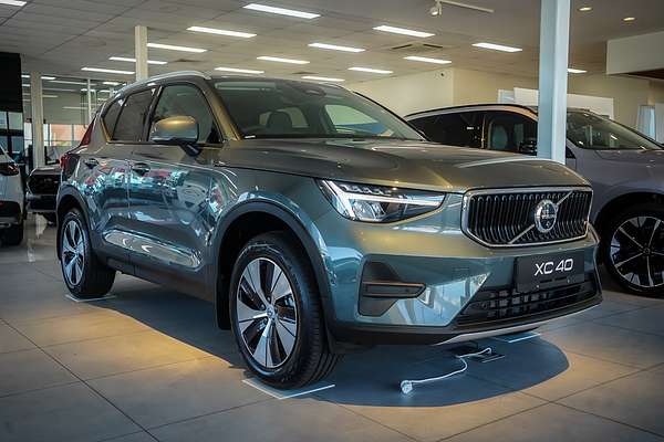 2025 Volvo XC40 Plus B4 Special Edition
