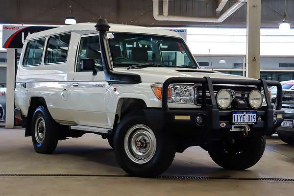 2015 Toyota Landcruiser GXL Troopcarrier VDJ78R