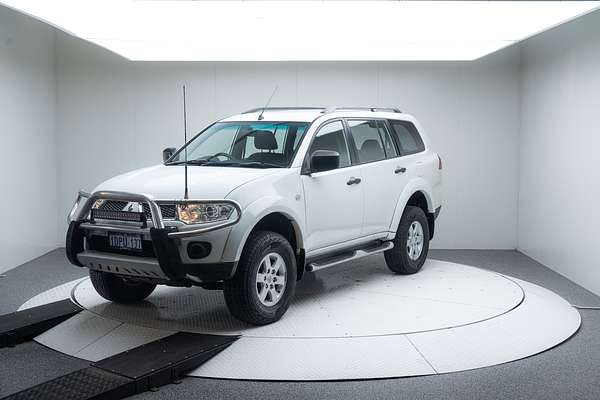 2011 Mitsubishi Challenger PB