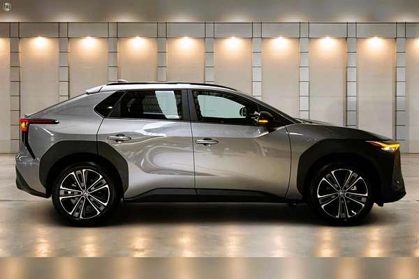 2025 Toyota bZ4X XEAM10R