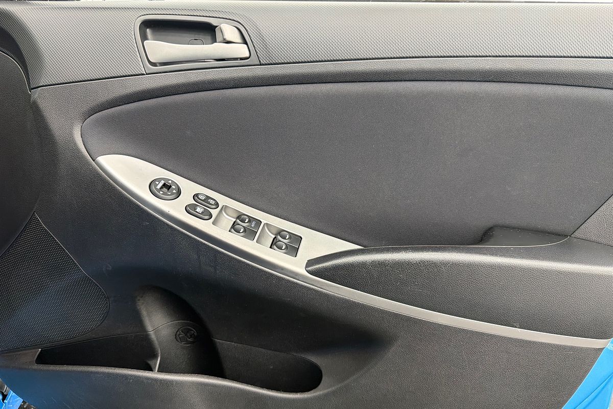 2017 Hyundai Accent Sport RB6