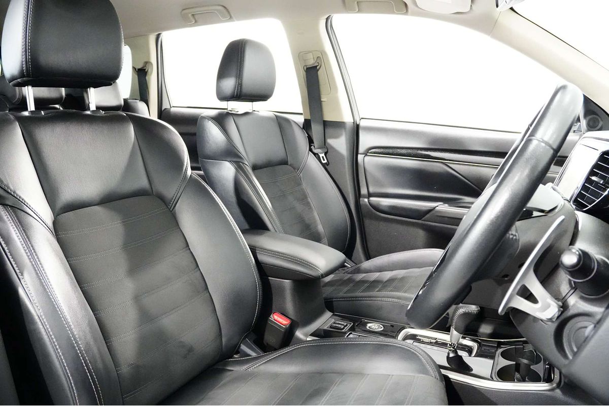 2020 Mitsubishi Outlander LS ZL