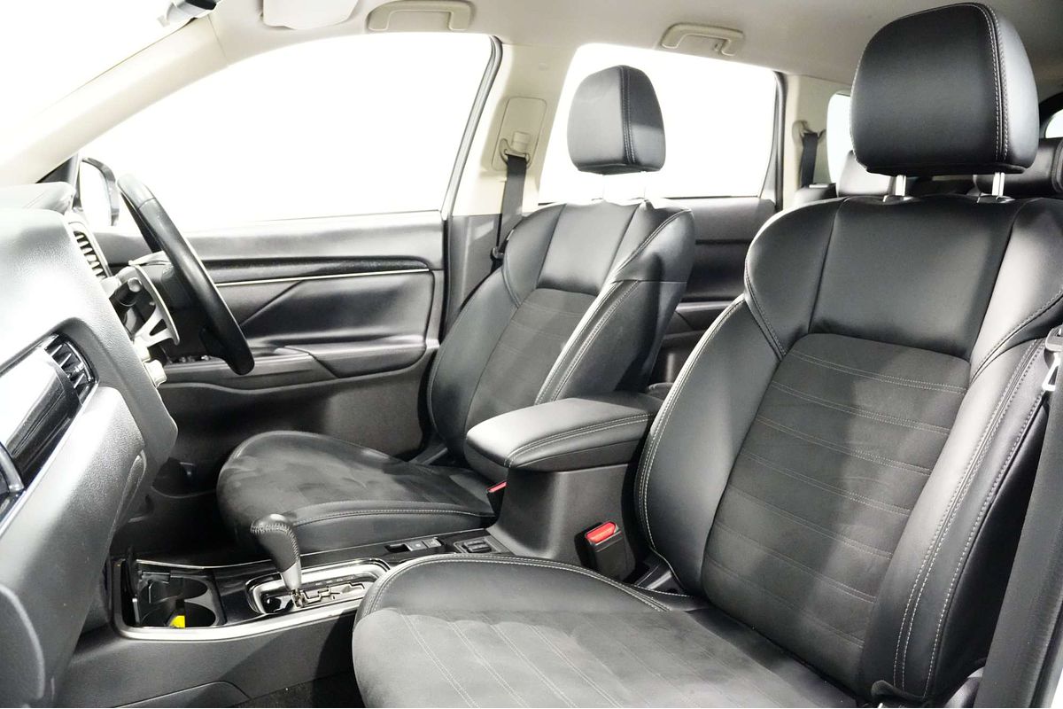 2020 Mitsubishi Outlander LS ZL