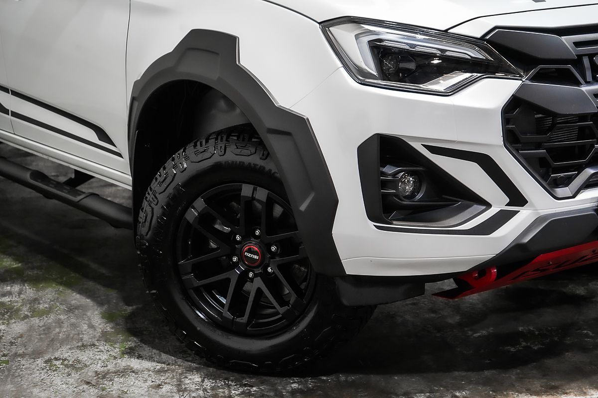 2025 Isuzu D-MAX BLADE 4X4