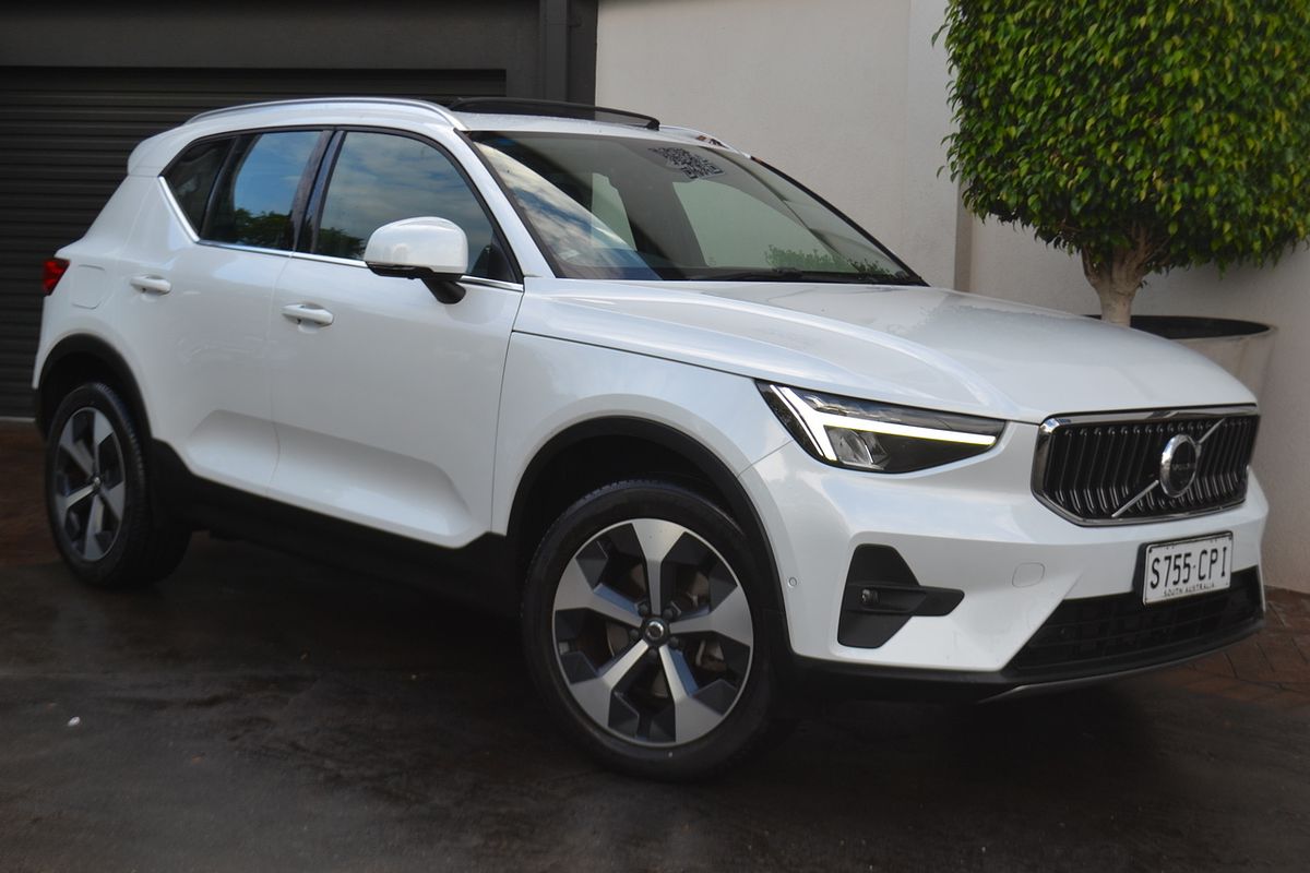 2022 Volvo XC40 Plus B4