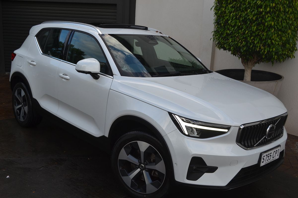 2022 Volvo XC40 Plus B4