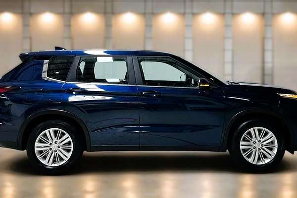 2024 Mitsubishi Outlander ES ZM