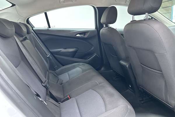 2017 Holden Astra LS BL thumb-11