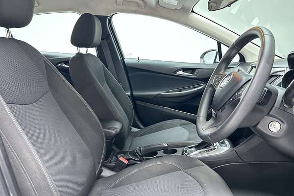 2017 Holden Astra LS BL thumb-12