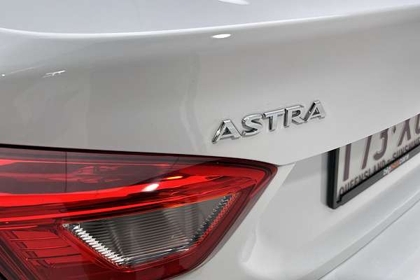 2017 Holden Astra LS BL thumb-21