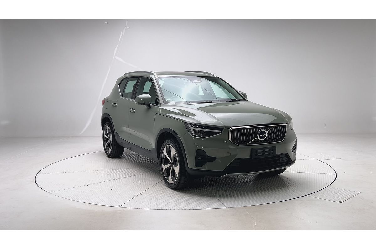 2022 Volvo XC40 Ultimate B4 Bright