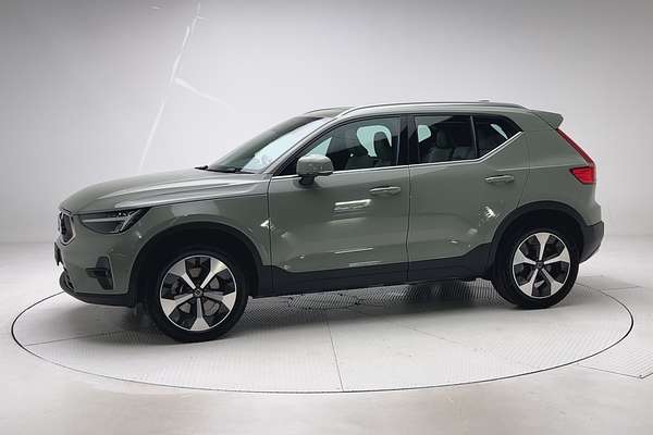 2022 Volvo XC40 Ultimate B4 Bright thumb-3