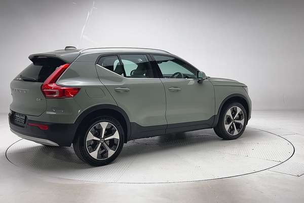 2022 Volvo XC40 Ultimate B4 Bright thumb-7