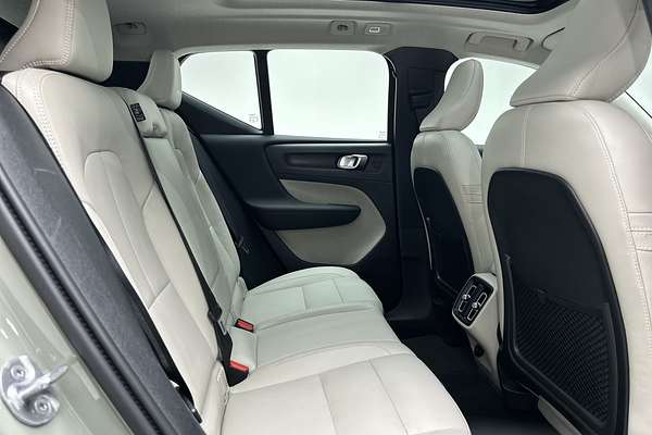 2022 Volvo XC40 Ultimate B4 Bright thumb-11