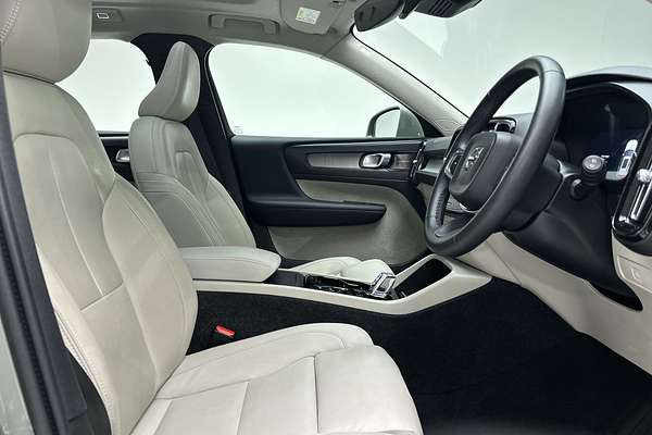 2022 Volvo XC40 Ultimate B4 Bright thumb-12