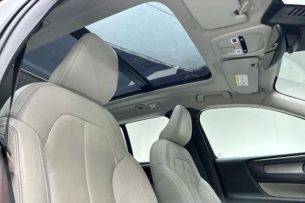 2022 Volvo XC40 Ultimate B4 Bright thumb-14