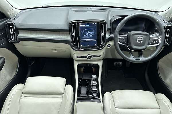 2022 Volvo XC40 Ultimate B4 Bright thumb-19