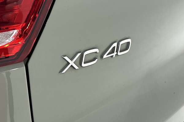 2022 Volvo XC40 Ultimate B4 Bright thumb-21