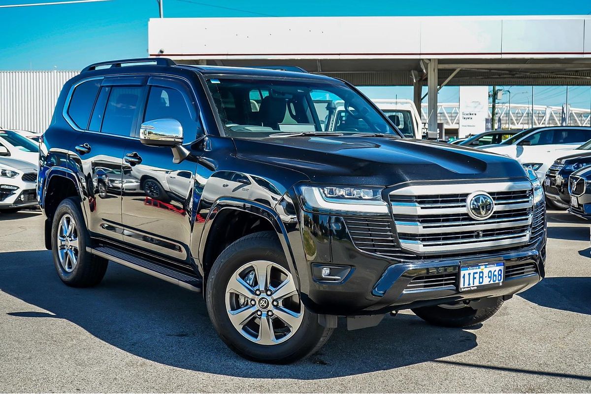 2024 Toyota Landcruiser Sahara FJA300R