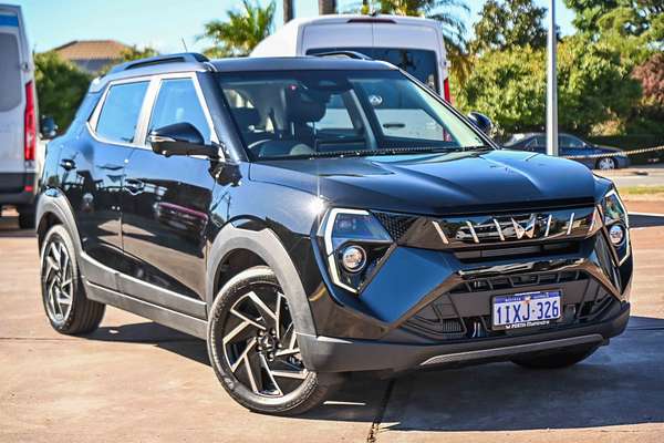 2025 Mahindra XUV3XO AX7L