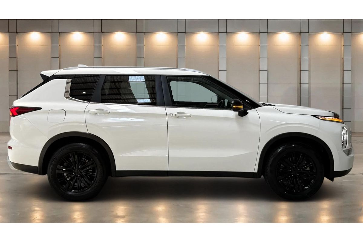 2024 Mitsubishi Outlander LS ZM