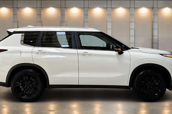 2024 Mitsubishi Outlander LS ZM
