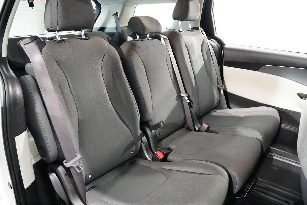 2023 Kia Carnival S KA4