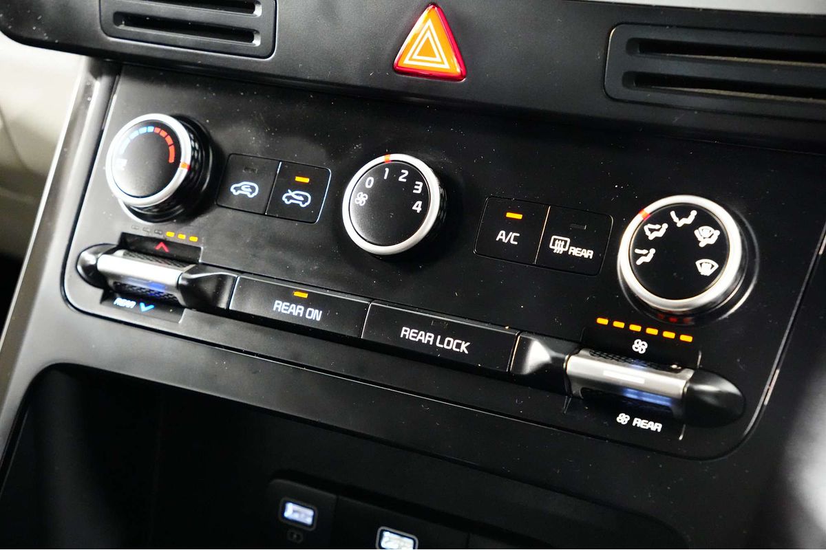 2023 Kia Carnival S KA4