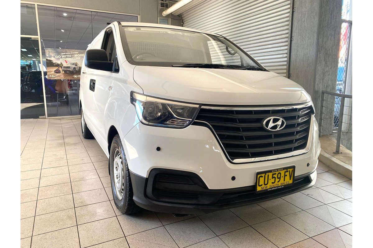 iLOAD TQ4 MY20 3S LIFTBACK 2.5L DT4 TURBO CDI 5 SP AUTOMATIC 4D VAN 