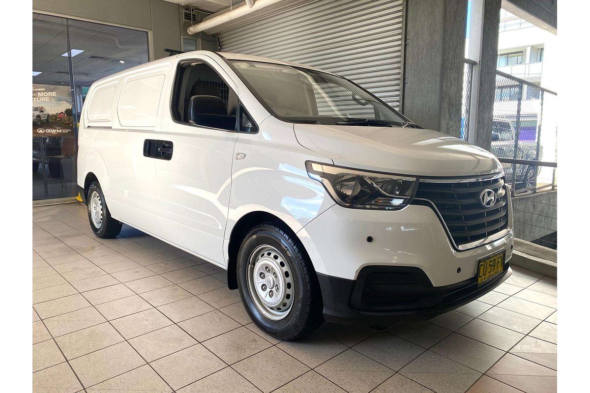 iLOAD TQ4 MY20 3S LIFTBACK 2.5L DT4 TURBO CDI 5 SP AUTOMATIC 4D VAN 