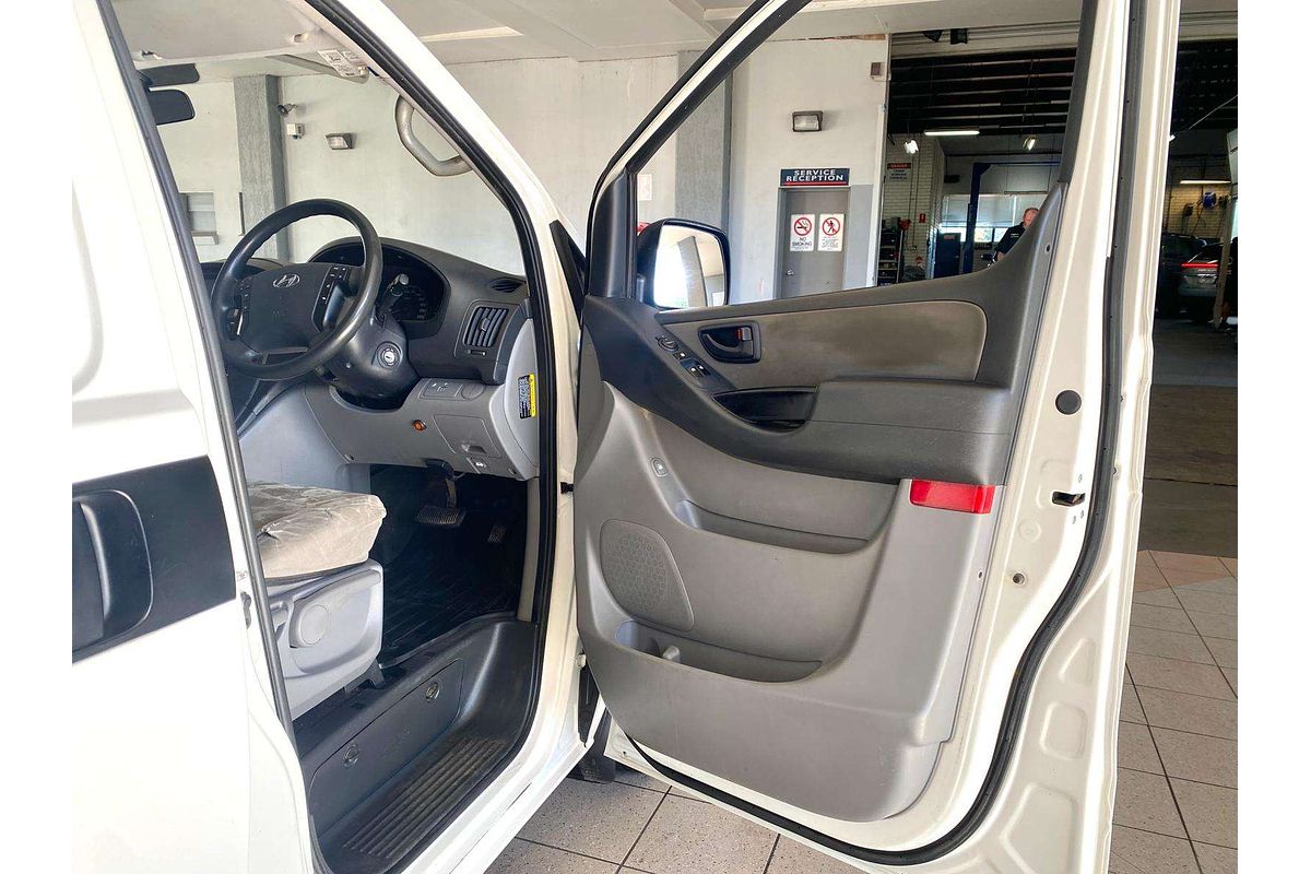 iLOAD TQ4 MY20 3S LIFTBACK 2.5L DT4 TURBO CDI 5 SP AUTOMATIC 4D VAN 