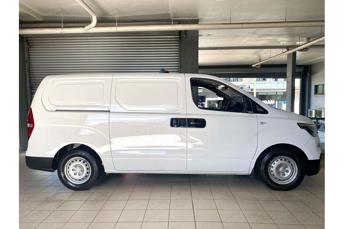 iLOAD TQ4 MY20 3S LIFTBACK 2.5L DT4 TURBO CDI 5 SP AUTOMATIC 4D VAN 