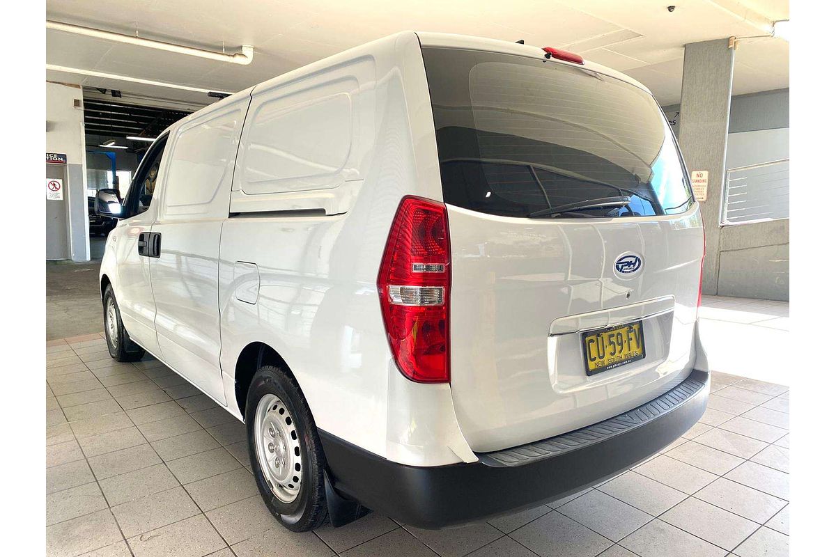 iLOAD TQ4 MY20 3S LIFTBACK 2.5L DT4 TURBO CDI 5 SP AUTOMATIC 4D VAN 