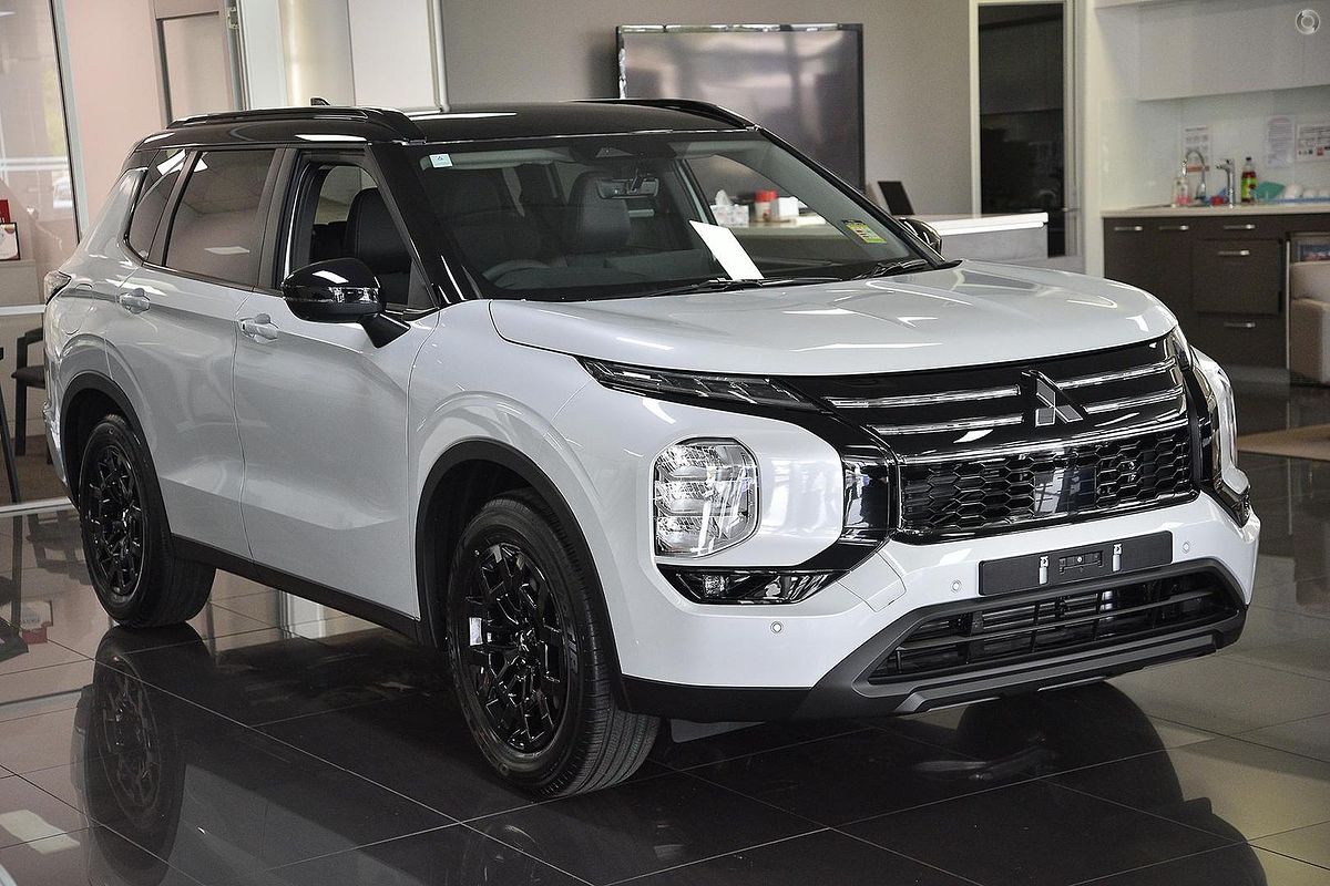 2025 Mitsubishi Outlander LS ZM