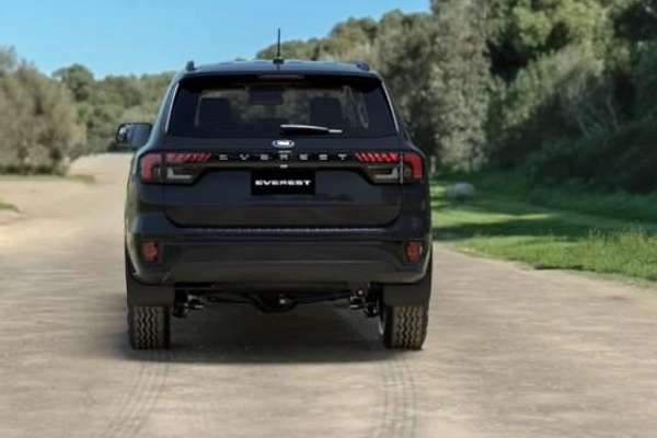 2026 Ford Everest Black Edition 2.0L thumb-1